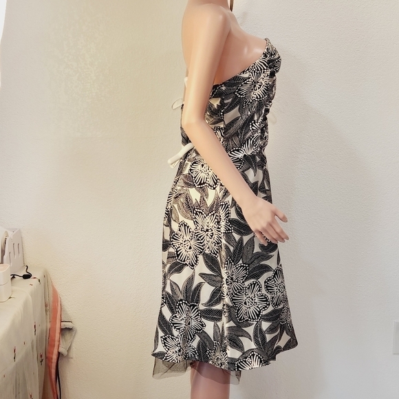 Enfocus blk & wht florals satin sleeveless fit & flare ruched chest size: 14 - Picture 11 of 12